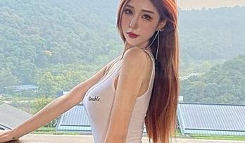 微密圈 – 一场定制写真，超辣的林一在白裙子里飘，不小心给邻居的猫留下了深刻印象。