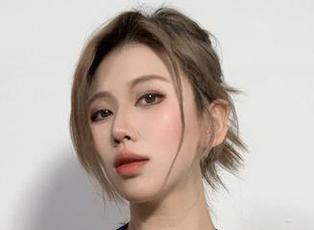 微密圈 – 醇子小姨与空姐风尚，免费图包让人恍惚到飞起来