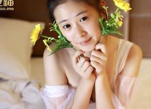 青豆客 – 王婉悠的黑丝写真在线，上个月的热聊，现在依然在回响…。
